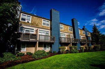 The colonnade apartments manicured landscaping